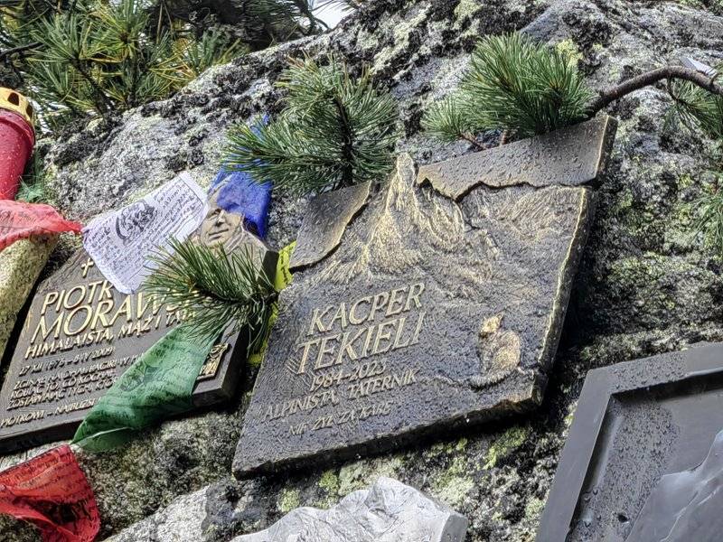 Odsłonięcie tablicy Kacpra Tekielego na Tatrzańskim Cmentarzu Symbolicznym pod Osterwą
